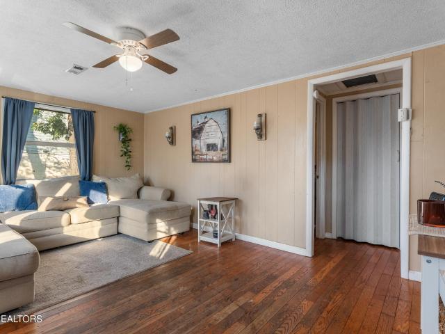 613 W 4th Ave