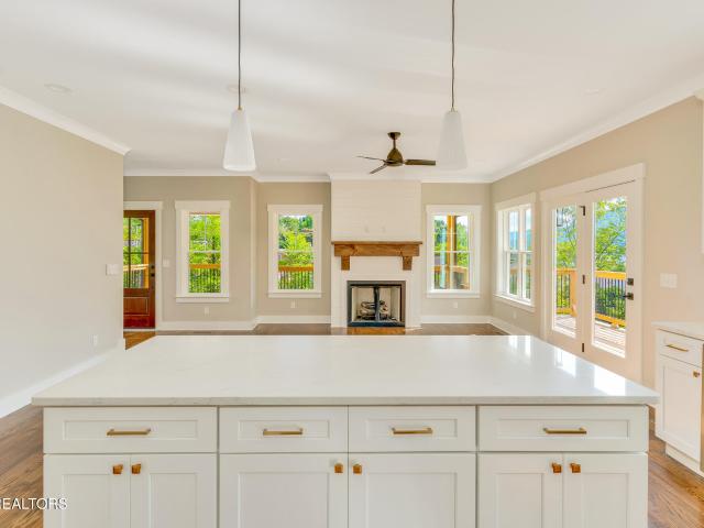 613 W View Rd
