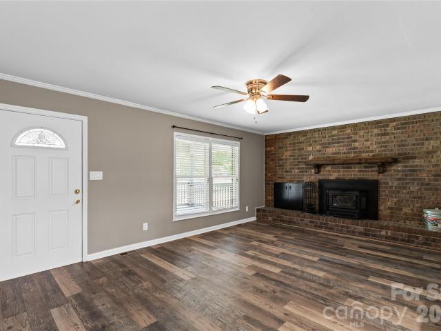 613 W Doc Garris Road