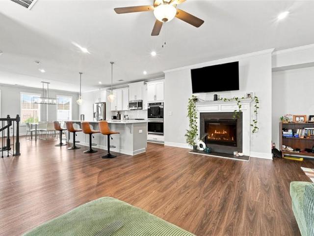 6146 Eves Way