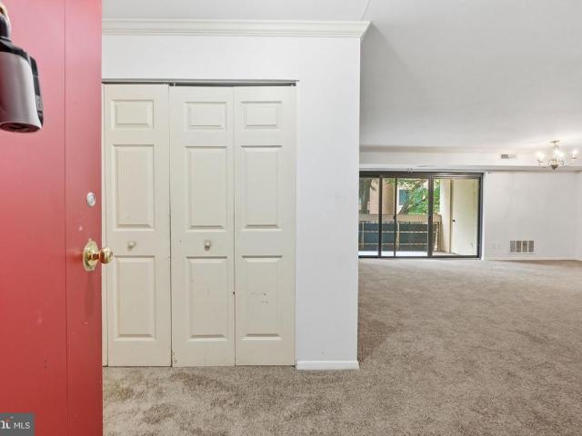 6143 Leesburg # 301