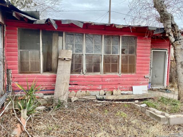 614 4th St, Natalia, TX 78059 | MLS #1686