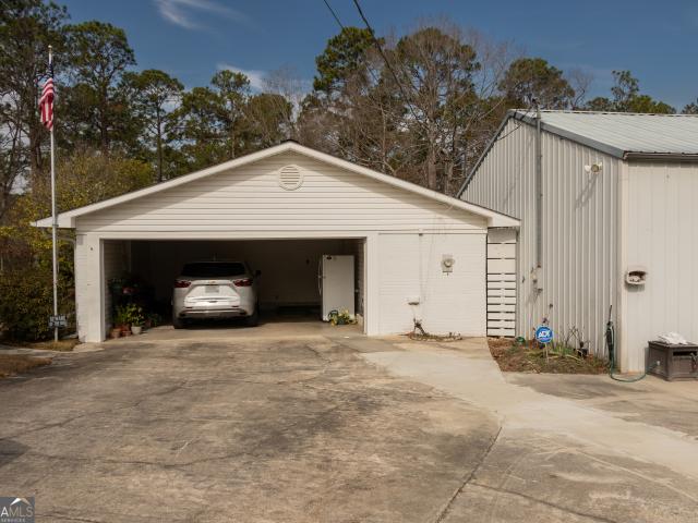 614 N Victory Drive