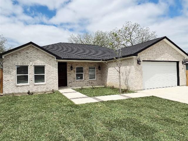 614 S Middle St, Flatonia, TX 78941 | MLS #2956