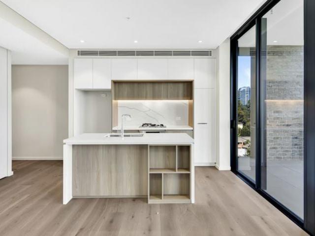 615/989 1015 Pacific Highway, Roseville
