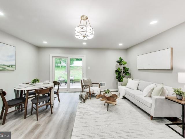 6153 Strasburg Dr, Centreville, VA 20121 | MLS #VAFX2307