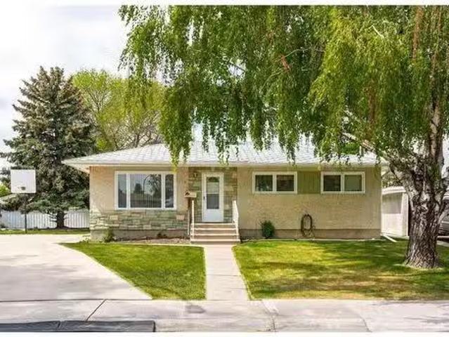 615 25 Street North, Lethbridge, AB, T1H 3V7 house for sale.