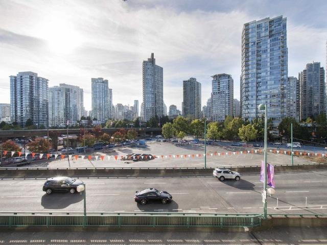 615 68 Smithe Street, Vancouver