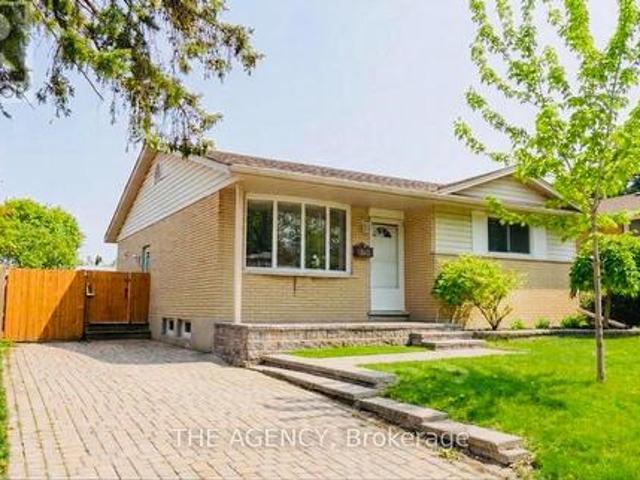 615 Dogwood Lane, Waterloo, ON, N2L 4Y2 house for sale | Listing ID X13745 | Royal LePage