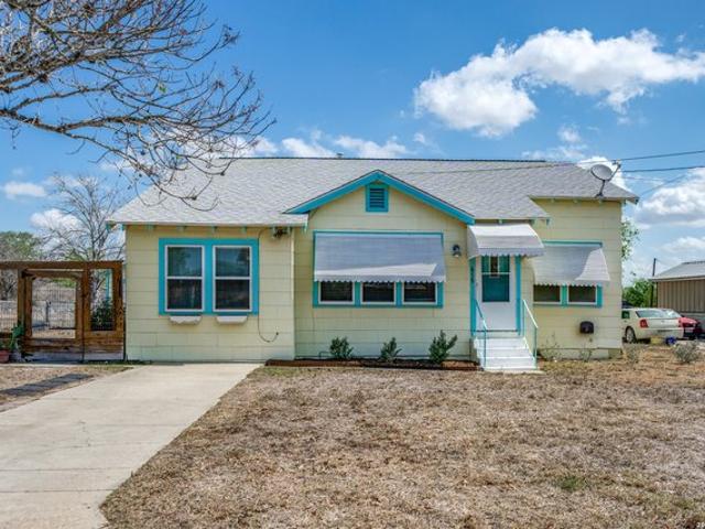 615 E Main Ave, Karnes City, TX 78118