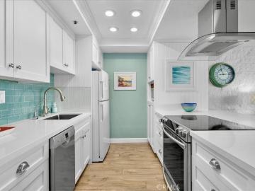 615 Esplanade, Unit 504, Redondo Beach, CA 90277 | MLS #SB26036