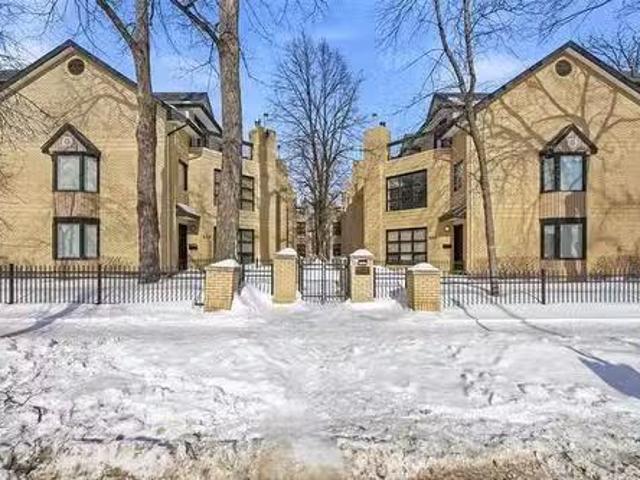 615 Stradbrook Ave, Winnipeg, MB, R3L 0K3 townhouse for sale.