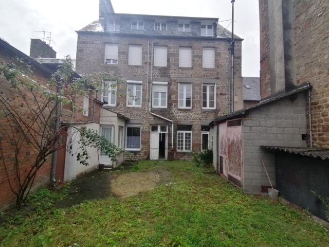 61600 LA FERTE MACE Appartement avec local commercial 95m2 environ, 3 chambres, et un local commercial 44 m2, PRIX 117 000 honoraires 6,36% inclus à la charge de l'acquéreur soit 110 000 hors honoraires