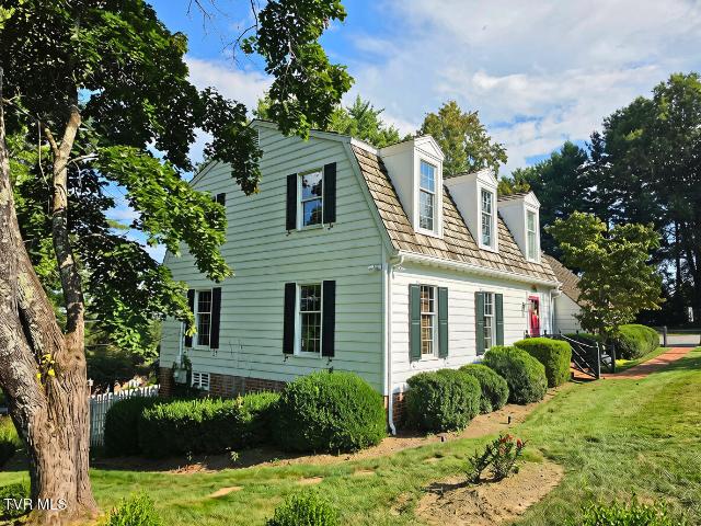 616 Southwest Crestview Drive