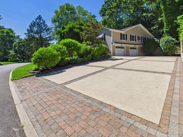 616 Valley Road
