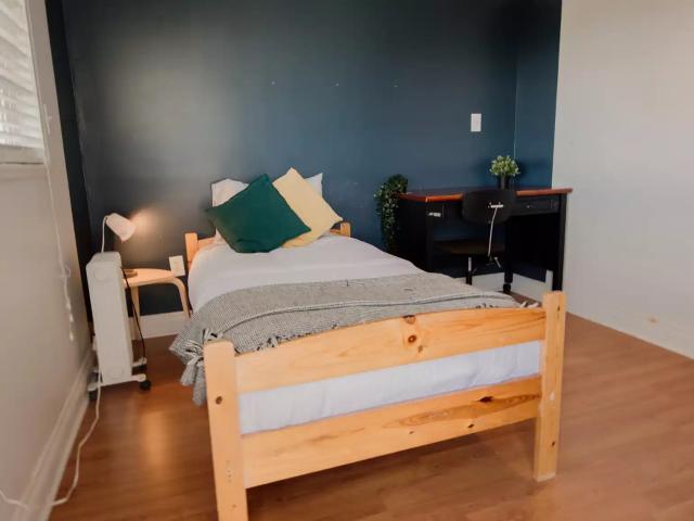 6170 Rumble St, Vancouver Has an Apartment
