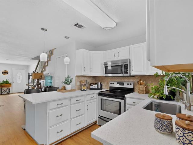 617 Carriagehouse Lane # 3