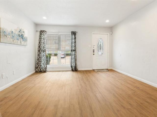 617 Carriagehouse Lane # 3E