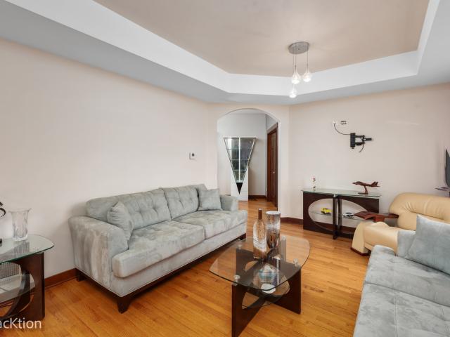 617 W Wilson Avenue