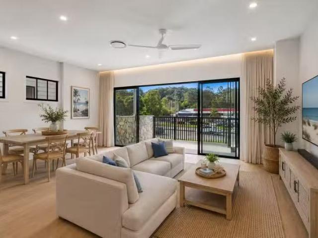 6/17 Tallebudgera Creek Road, Burleigh Heads, QLD 4220 Townh.