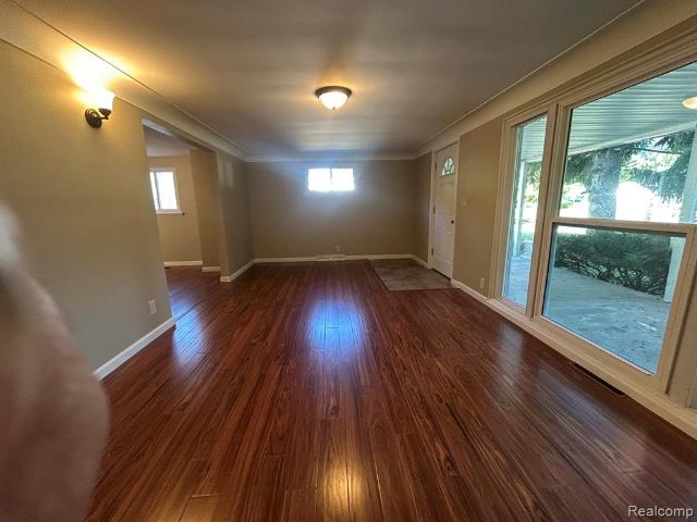 6182 Surrey Lane