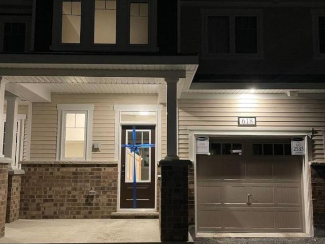 618 Allied Mews East Ottawa, ON K2S3A2