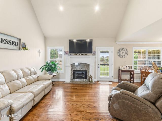 618 Baden Ln