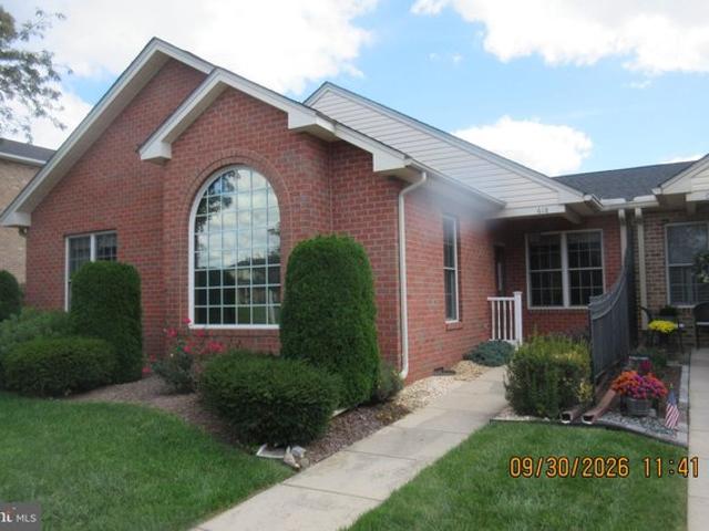 618 Observatory Dr, Hagerstown, MD 21742