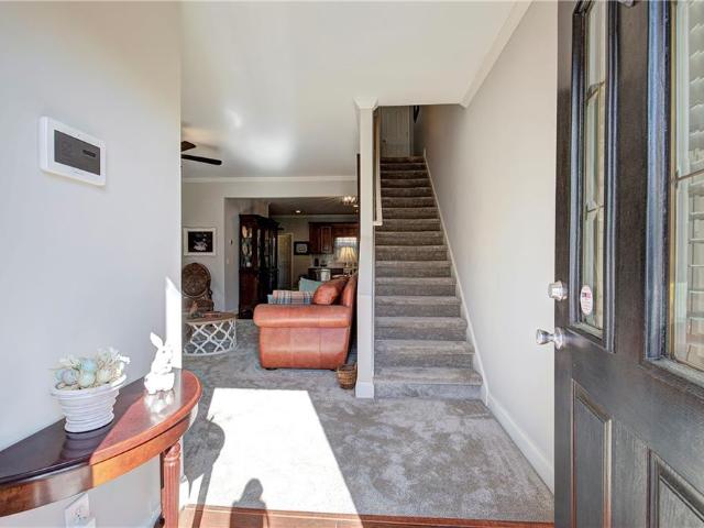 618 Manor Way