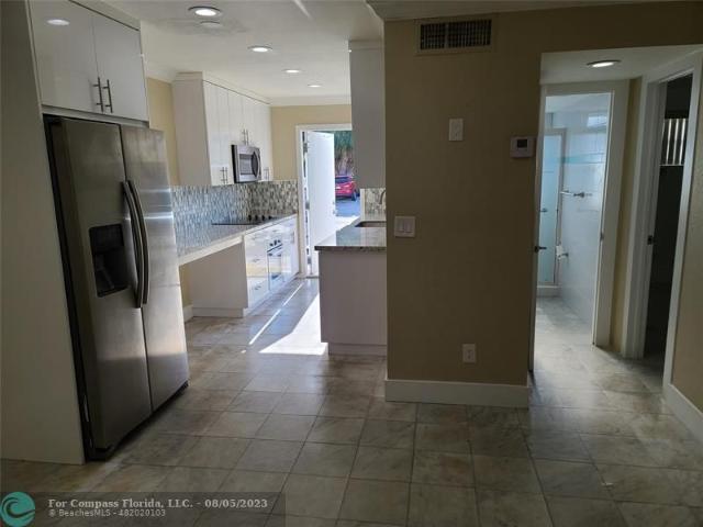 6191 Southwest 37th St, 2 beds, 2 full baths