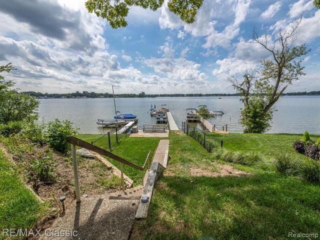 619 E Shore Drive
