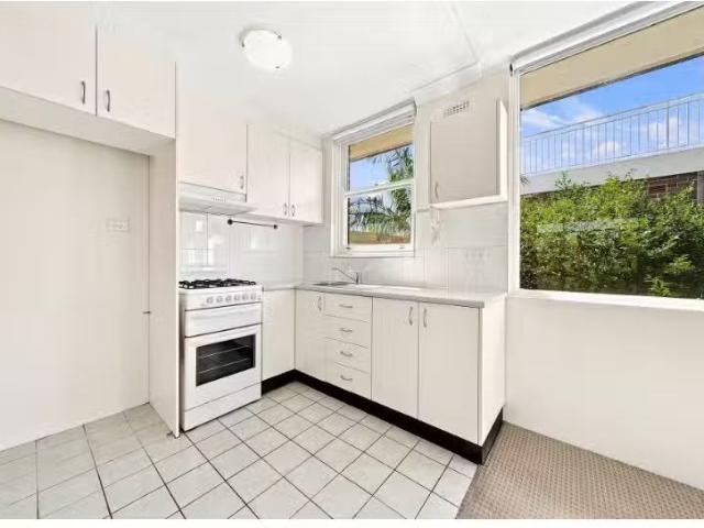 6/19B Riverside Crescent, Dulwich Hill Apartment for rent Lis.