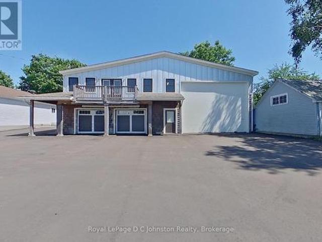 61 Water Street, Saugeen Shores, ON, N0H 2L0 Luxury House for sale | Listing ID X13589 | Royal LePage Carriage Trade Luxury Properties