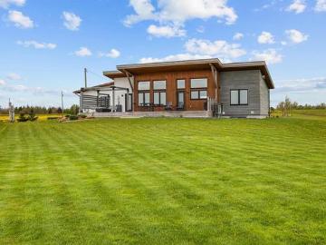 61 Battery Crescent, Georgetown, PE, C0A 1L0 house for sale | Listing ID 202612 | Royal LePage