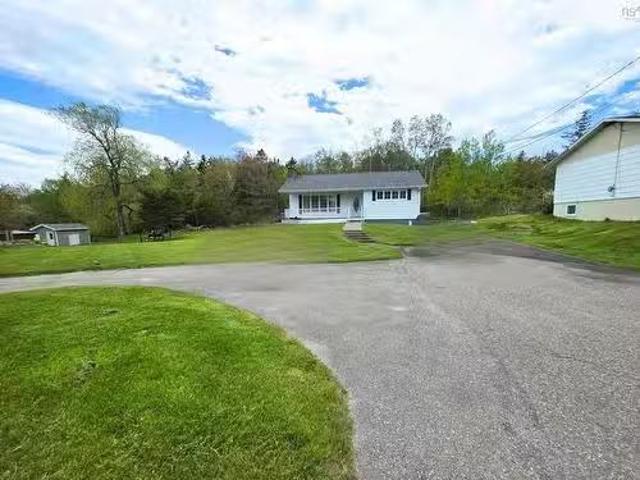 61 Braemar Drive, Westmount, NS, B1R 1W1 house for sale Lis.