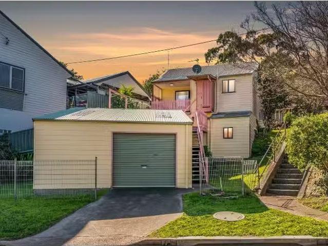 61 Bryant Street, TIGHES HILL House for rent Listed by Toni S.