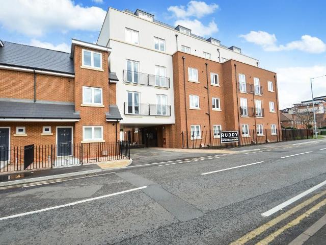 61 Chalvey Road East, Slough, Berkshire SL1, 1 bed flat to rent, £1,400 pcm | PrimeLocation