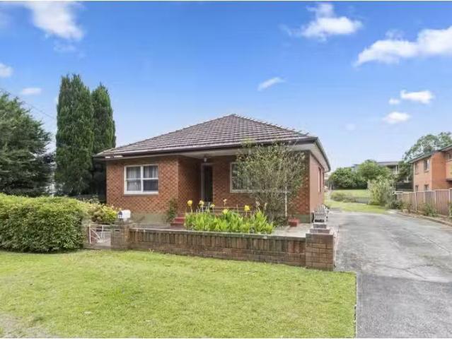 61 Cross Street, Corrimal House for rent Listed by Erin Oysto.
