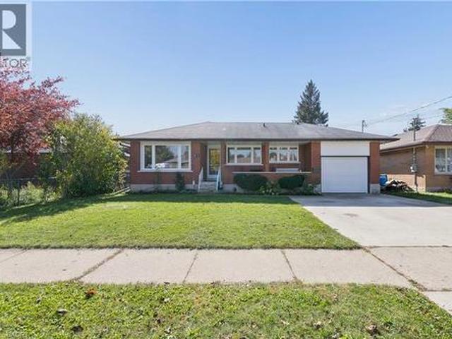 61 Fairlawn Road, Kitchener, ON, N2C 1X8 house for sale | Listing ID 40871 | Royal LePage