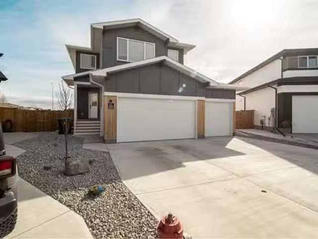 61 Goldenrod Place West, Lethbridge, AB, T1J 5W9 house for s.