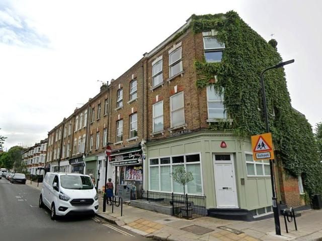 61 Hemstal Road, London NW6 3 bed flat to rent £3,000 pcm £692 pw
