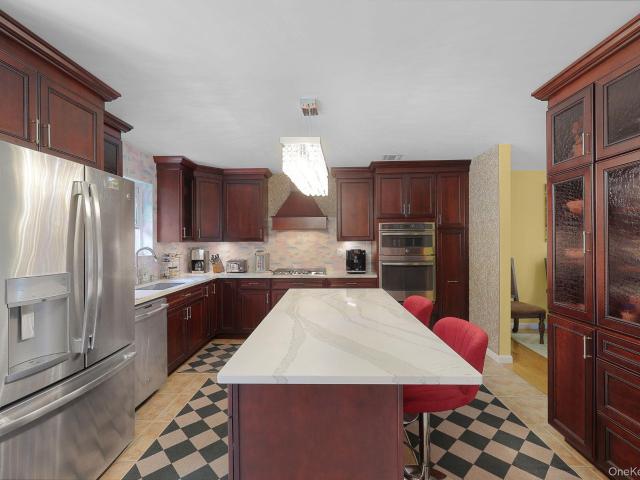 61 Lake Shore Drive S