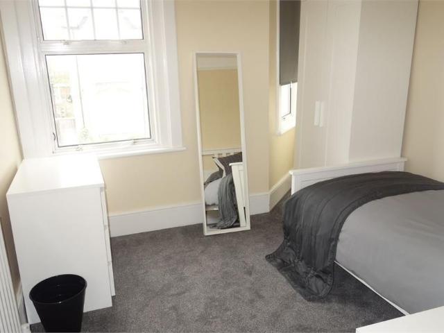 61 Lodge Road, Croydon CR0, Room to rent, £600 pcm | PrimeLocation