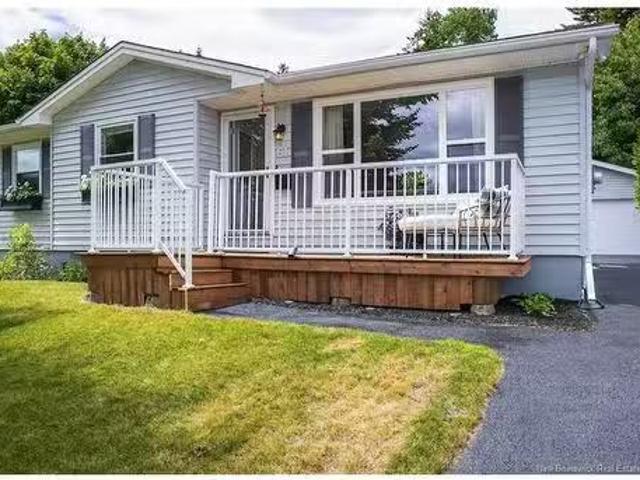 61 Mountfield Cres, Saint John, NB, E2M 5R4 house for sale.