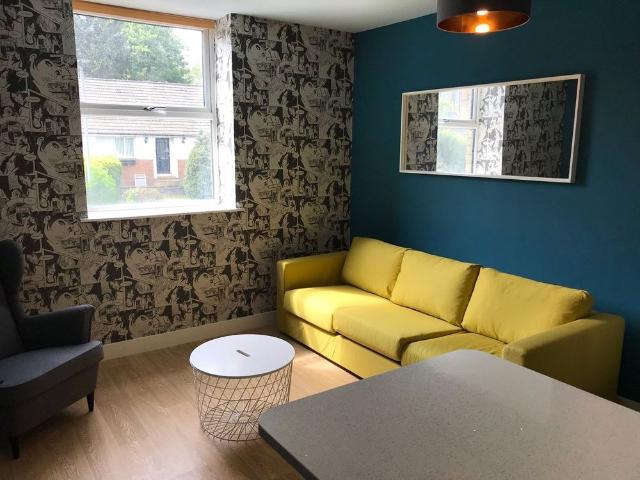 61 Newsome Road, Huddersfield, HD4