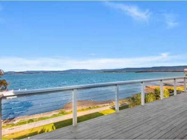 61 Northcliffe Dr, Lake Heights House for rent Listed by Lara.