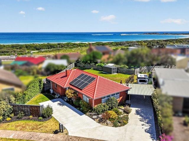 61 Ocean Grove Central East Warrnambool