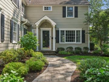 61 Oakwood Dr