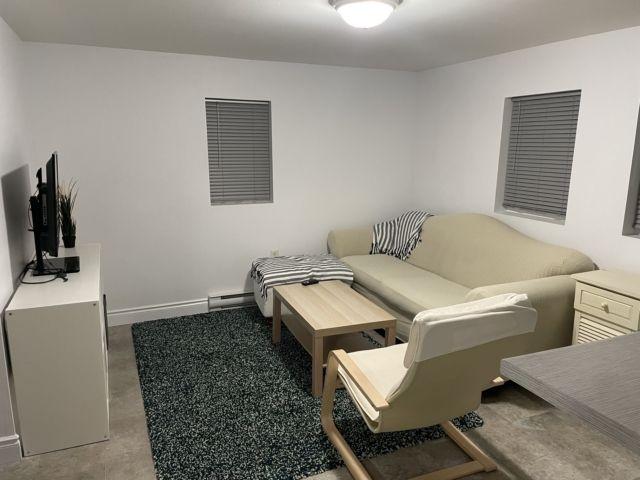 61 Pinegrove Drive – CHARMING 2 BR 1 BATH APARTMENT AVAILABLE SEPT 1