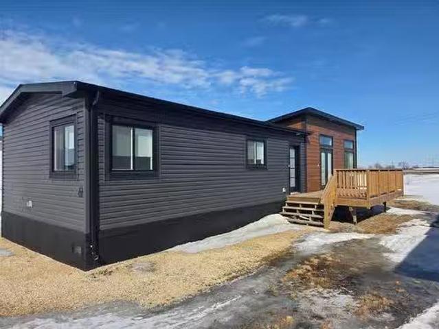 61 Prairie Oak Drive, Mitchell, MB, R5G 2X5 house for sale.